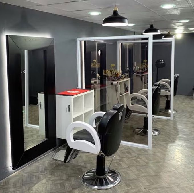 Anexis, barbero en Innova Barber Studio